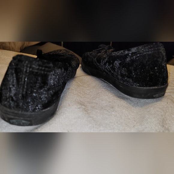 Vans - Picture 2 of 4